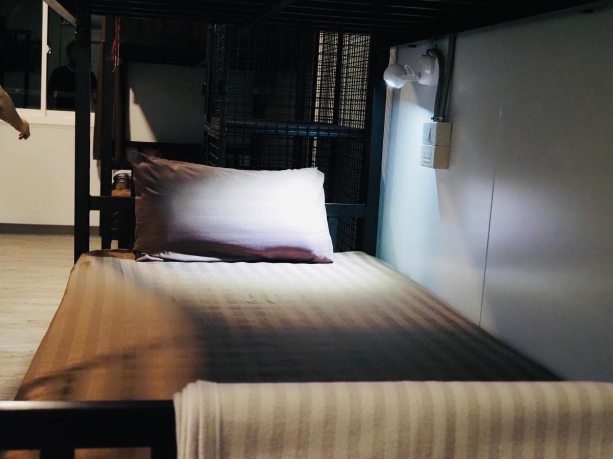 Wild Ones Hostel Bangkok Exterior photo