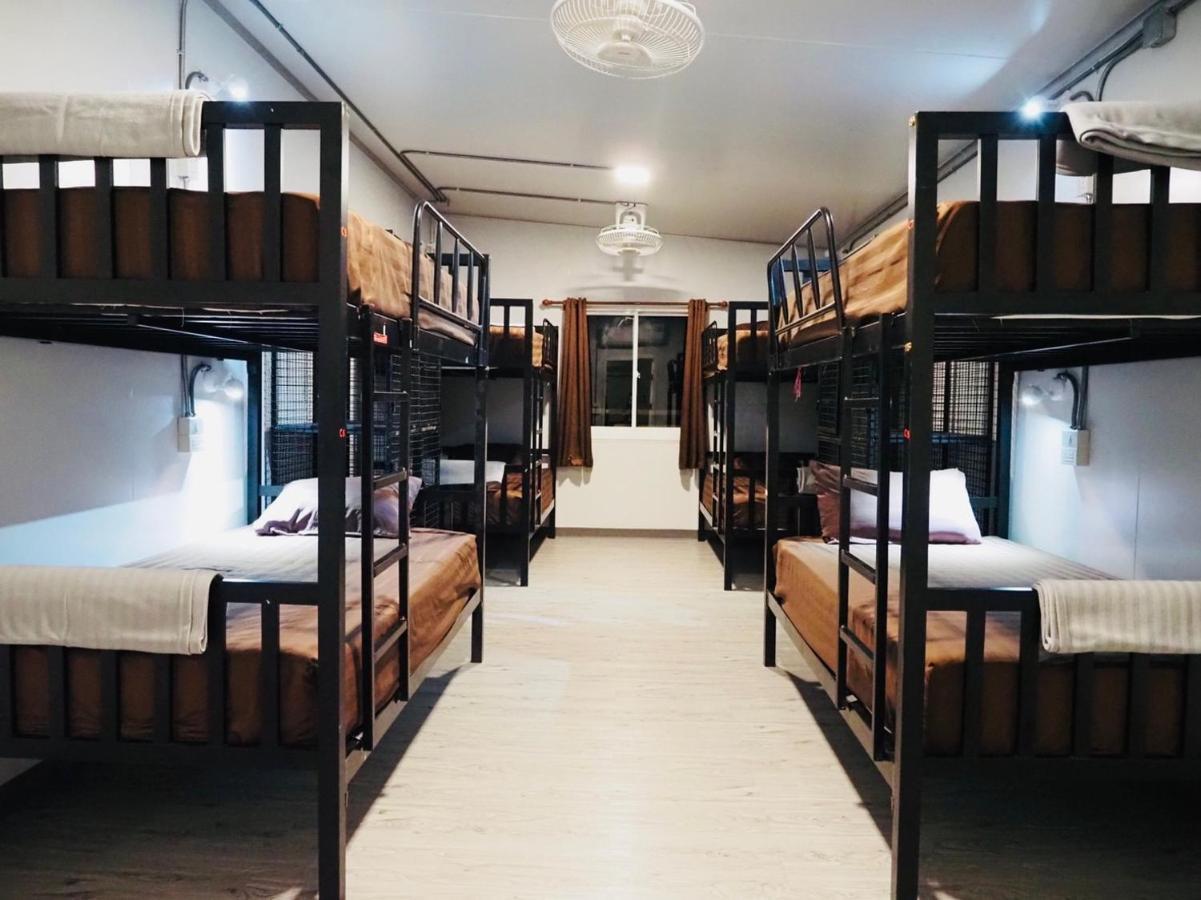 Wild Ones Hostel Bangkok Exterior photo