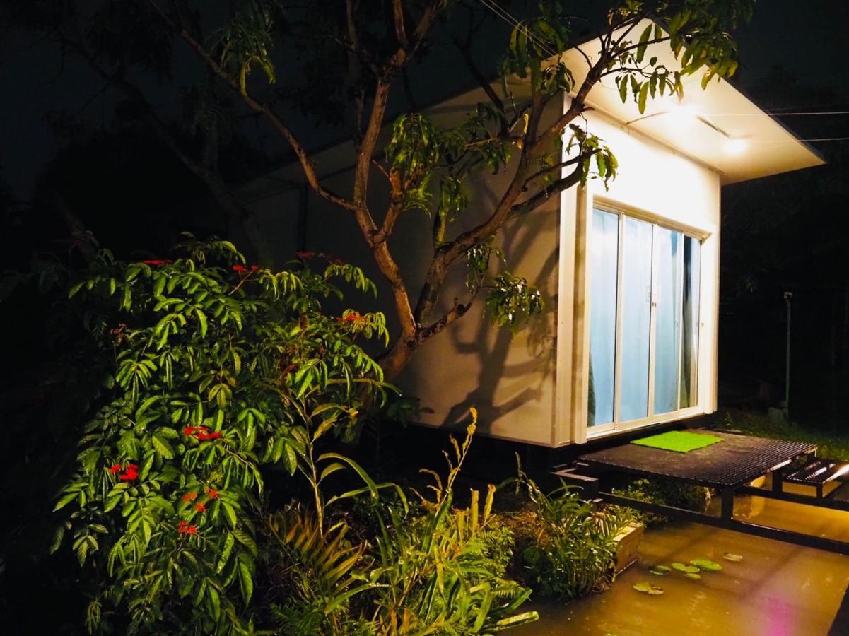 Wild Ones Hostel Bangkok Exterior photo
