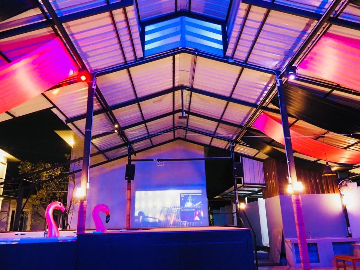 Wild Ones Hostel Bangkok Exterior photo