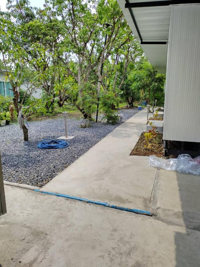 Wild Ones Hostel Bangkok Exterior photo